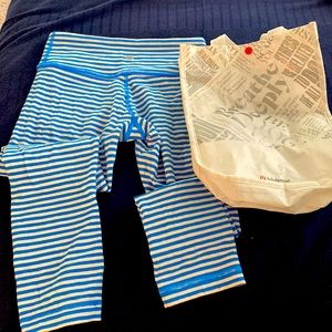 luLu Lemon 
Size 2 BLUE AND WHITE LULU LEMON CAPRI LEGGINGS